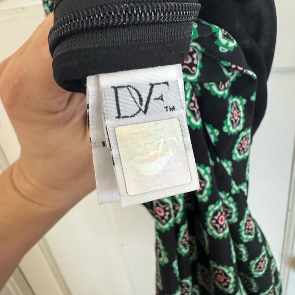 Diane Von Furstenberg Ireland green printed jumpsuit size 2 - Picture 11 of 14